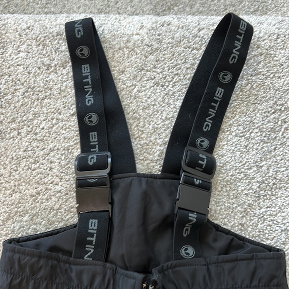 Biting Kids Ski Bibs - Picture 3 of 10
